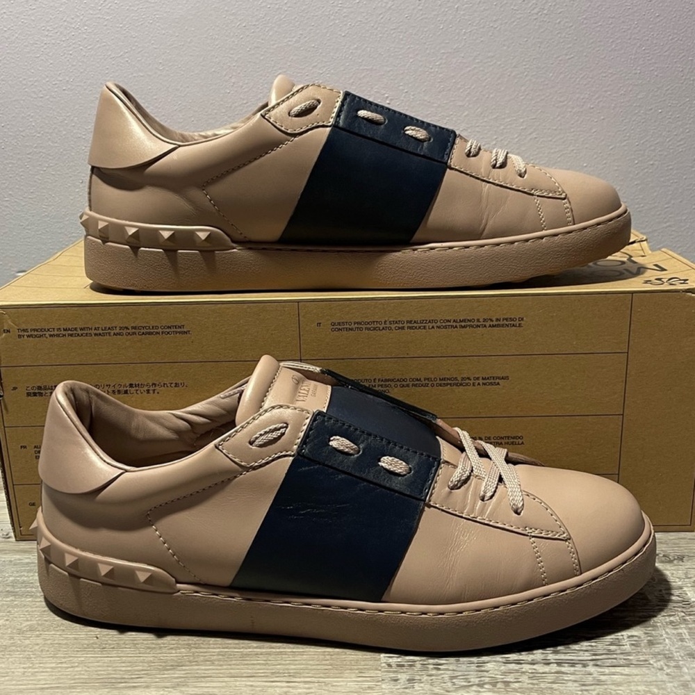 Valentino - Picture 1 of 8
